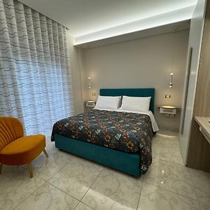 Camera grande con letto king size